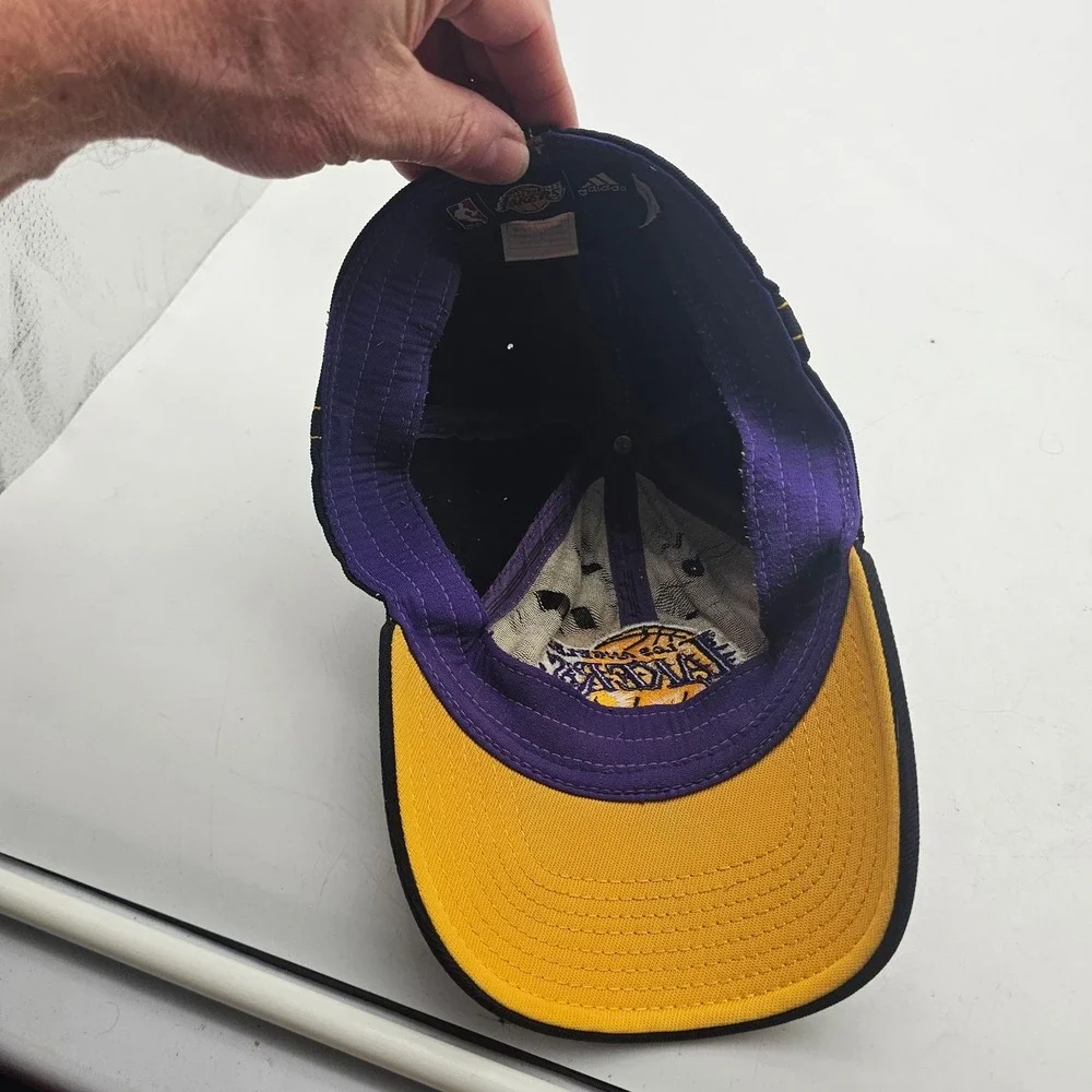 Los Angeles Lakers Hat Cap Fitted Mens XL Black Gold NBA Basketball Adidas